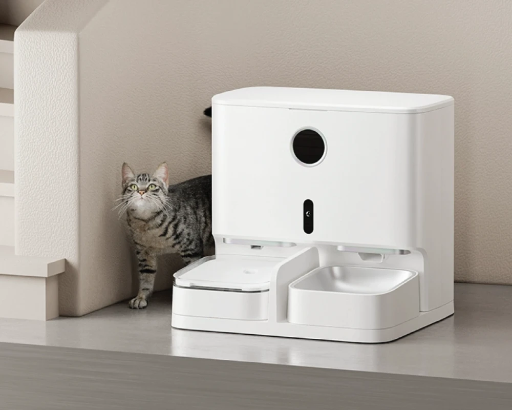 automatic pet feeder with camera